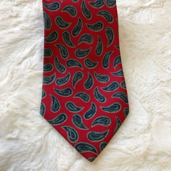 Giorgio Armani Red Paisley Silk Tie - Picture 2 of 6